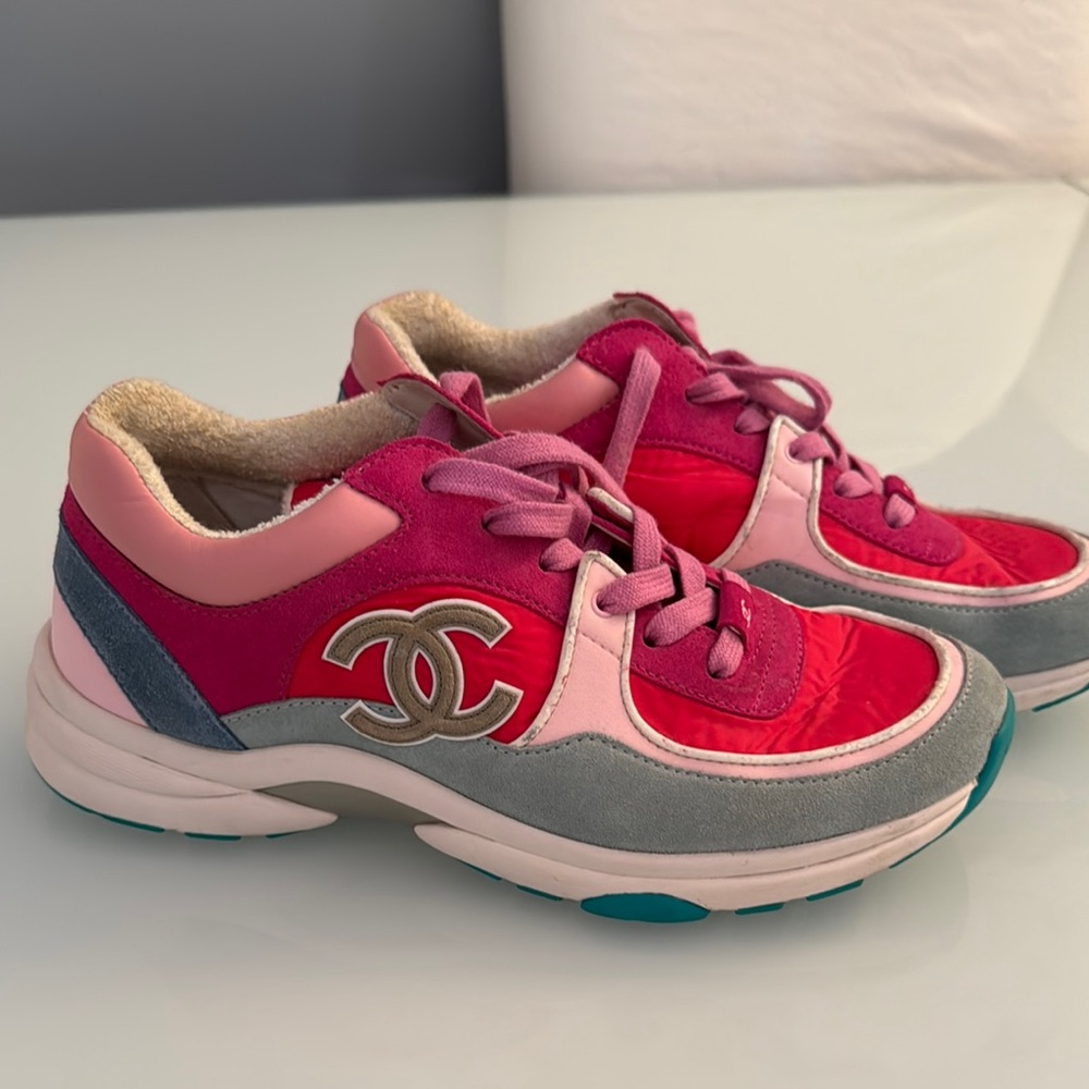 SALE‼️CHANEL 2020 Sneakers size Women 40.5